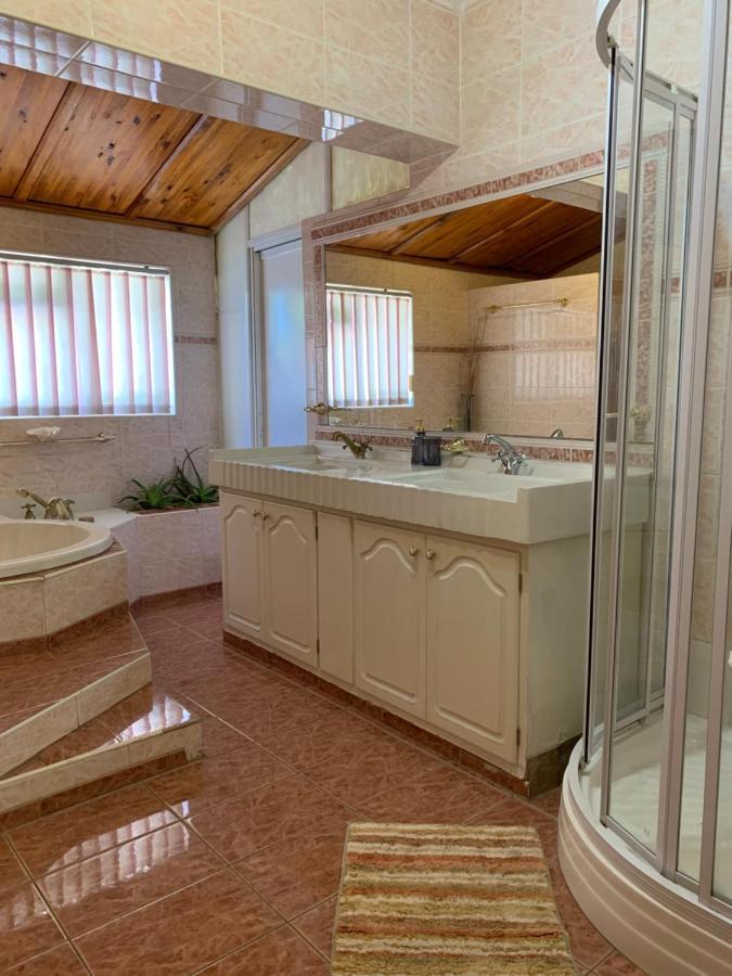 The Little Hideaway Guesthouse Стелленбос Экстерьер фото
